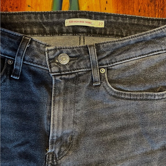 Levi’s 721 High Rise Distressed Skinny Jeans - Picture 3 of 5